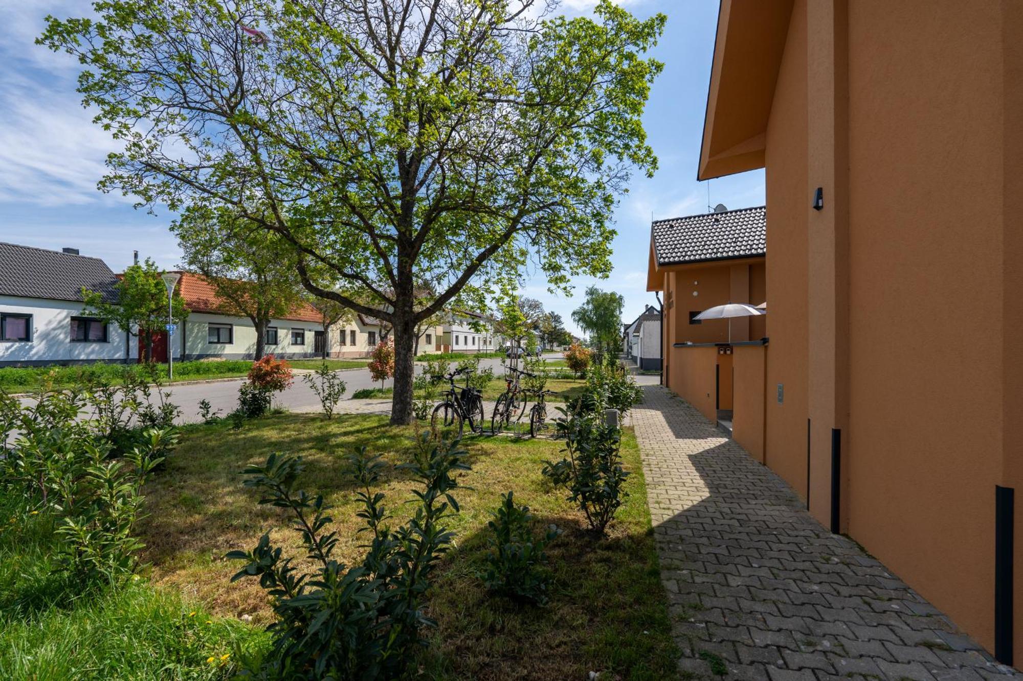 Pension Pannonia Parndorf Exterior foto