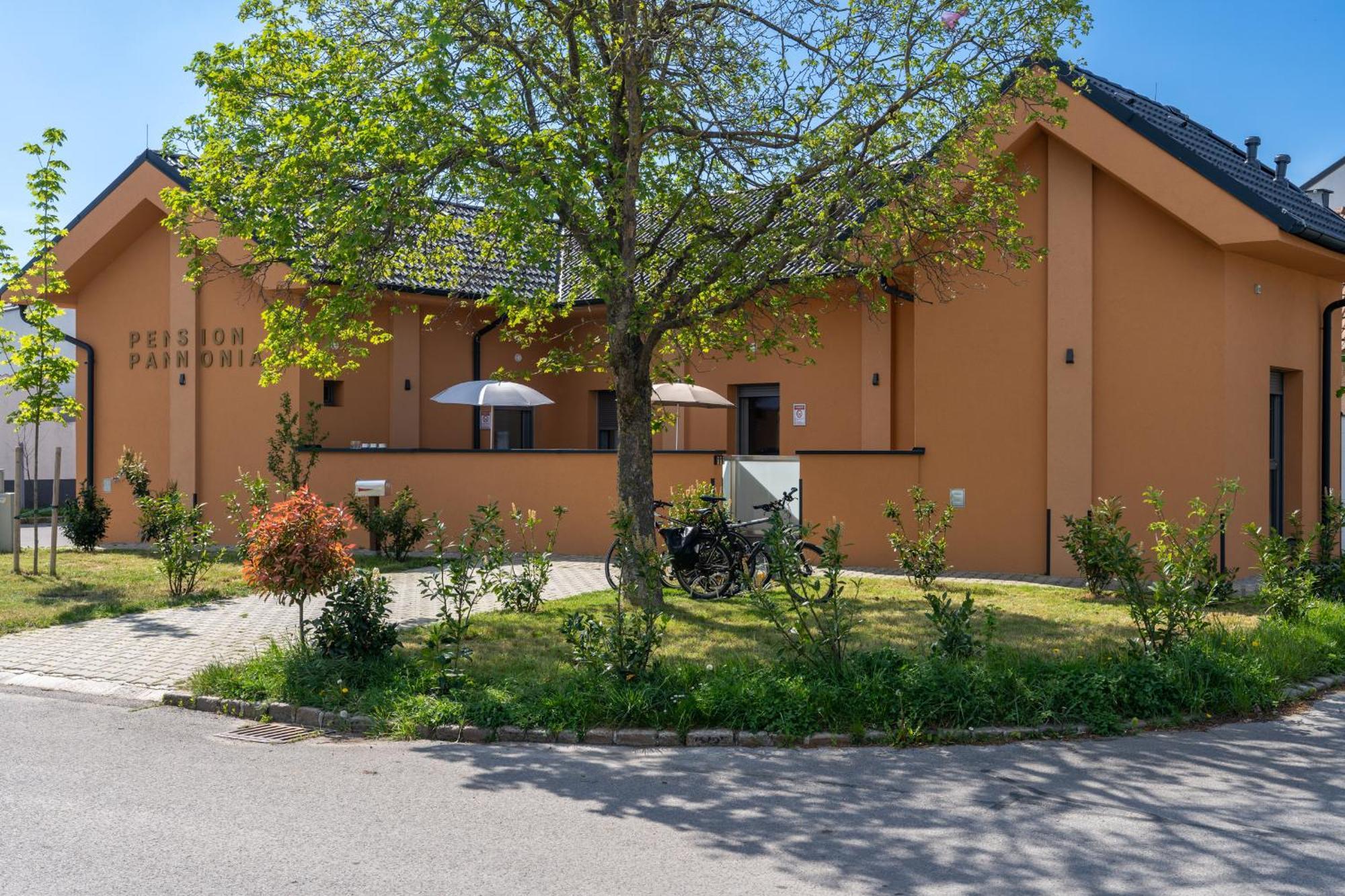 Pension Pannonia Parndorf Exterior foto